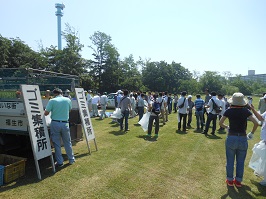 写真：多摩川河川清掃