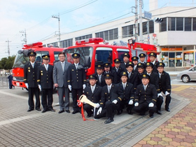 写真：消防団第2分団消防ポンプ車引渡式