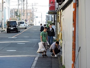 写真：清掃の様子