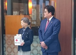 写真：平成28年熊本地震災害義援金駅頭活動