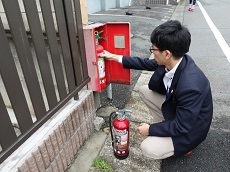 デスクワーク中の齋藤さん