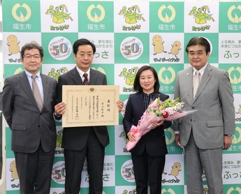 写真：福生第二中学校指導教諭文部科学大臣優秀教職員表彰受賞報告