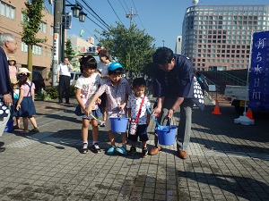 「福生打ち水日和」