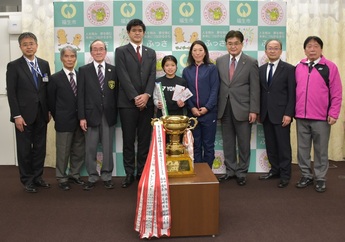 写真：小学生バドミントン全国大会出場報告