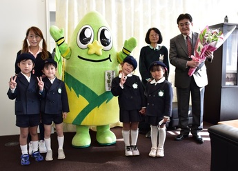 写真：福生多摩幼稚園児来訪