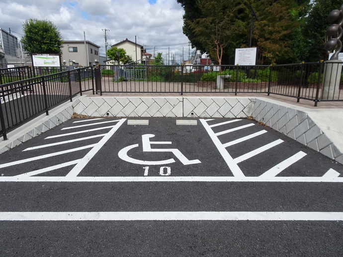 玉川上水緑地日光橋公園障害者用駐車スペース　