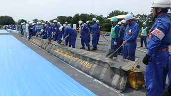 写真：福生市・福生消防署合同水防訓練