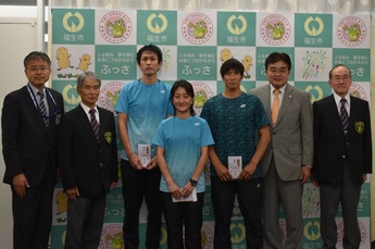 写真：福生市バドミントン連盟所属選手全国大会出場報告