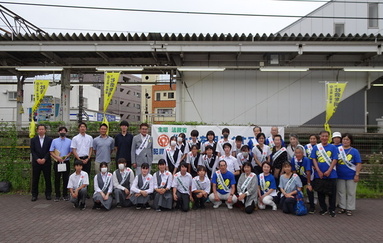 写真：社会を明るくする運動駅頭活動（牛浜駅）