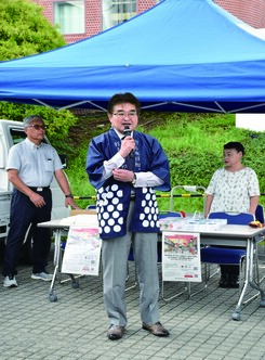 【写真】打ち水イベント「福生打ち水日和」にて