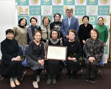写真：河津桜の会せせらぎへの感謝状贈呈式