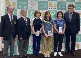 写真：福生市バドミントン連盟所属選手全日本大会出場報告